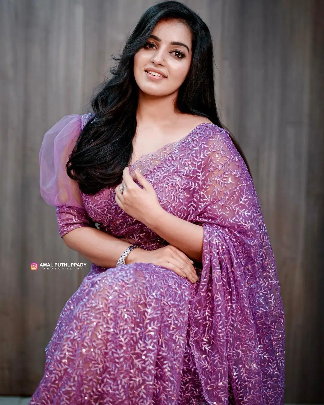 Malayalam Girl Malavika Menon Pics In Violet Saree Blouse